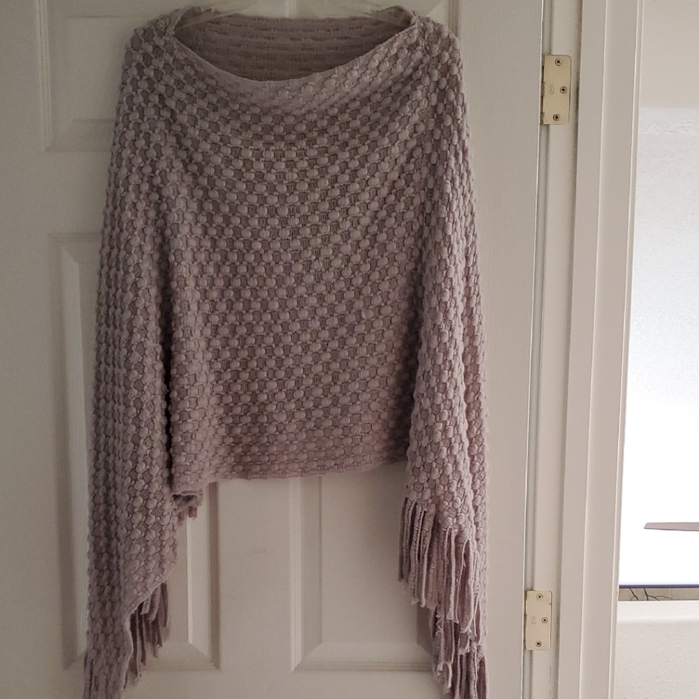 Elegant Gray Knit Poncho with Fringe